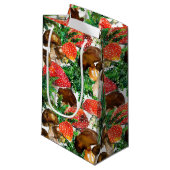 Aquarellpilze und grünes Farnmuster Kleine Geschenktüte (Vorderseite Schrägansicht)