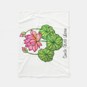 Aquarellrosa Lotus mit Buds & Blätter Fleecedecke (Vorderseite)