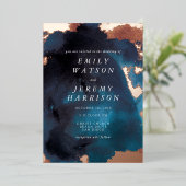 Aquarelltextur Moody Navy Hochzeit Folieneinladung (Stehend vorne)