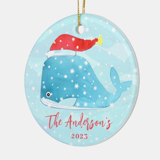 Aquarellwal mit Weihnachtsmannmütze Weihnachten an Keramik Ornament (Links)