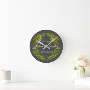 Aquarellwaldbeeren und Pilze Hochzeitskrieg Runde Wanduhr