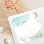 Aquarellwellen Küstenstreifen Papier Quadratischer Aufkleber<br><div class="desc">Dieser Hochzeitsaufkleber mit Aquarellpinselstrich in tiefblau mit goldenen Akzenten, die Wellen am Strand imitieren, macht ihn zu einer perfekten Wahl für eine Hochzeit im Sommer oder am Strand. Es ist minimalistisch und elegant in Layout und Schriftart-Auswahl und auch sehr einfach zu anpassen. Karo in unserem Shop für weitere Artikel aus...</div>