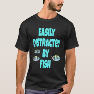 Aquarium leicht durch Fische abgelenkt, die Phrase T-Shirt