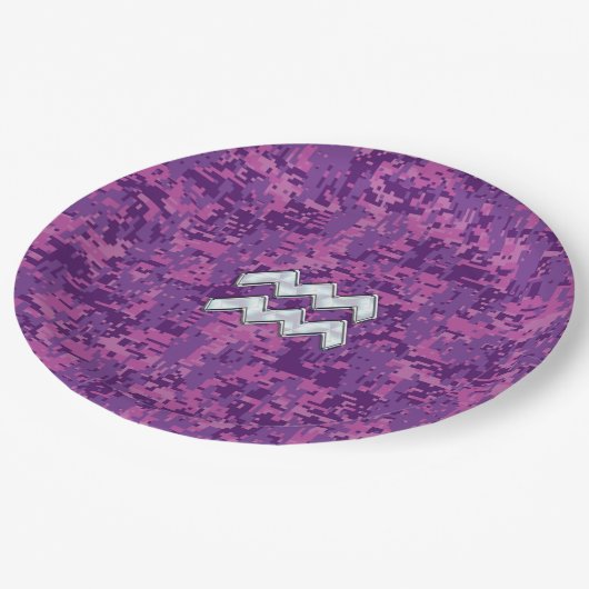 Aquarius Unterschreiben auf fuchsienrosa Camouflag Pappteller (Schrägansicht)