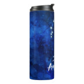 Aquarius Zodiac Blue Galaxy Monogram Thermosbecher (Nach links gedreht)