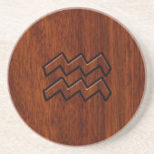 Aquarius Zodiac Sign Mahogany Wood Style Getränkeuntersetzer (Vorne)