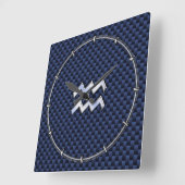Aquarius Zodiac Sign on Royal Blue Carbon Fiber Quadratische Wanduhr (Winkel)