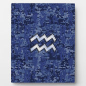 Aquarius Zodiac Symbol auf der blauen digitalen Ca Fotoplatte (Vorderseite)