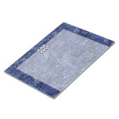 Aquarius Zodiac Symbol auf der blauen digitalen Ca Notizblock (angewinkelt)