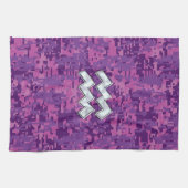 Aquarius Zodiac-Symbol auf der rosa digitalen Camo Handtuch (Horizontal)
