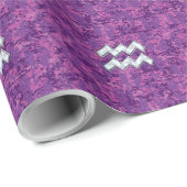 Aquarius Zodiac-Symbol auf fuchsiendigitaler Camou Geschenkpapier (Rolleneckpunkt)