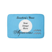 Aquarius Zodiac Symbol Element von K Yoncich Badematte (Vorderseite)