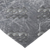 Aquarius Zodiac-Zeichen gestörter Silberstahl Tischdecke (Schrägansicht)