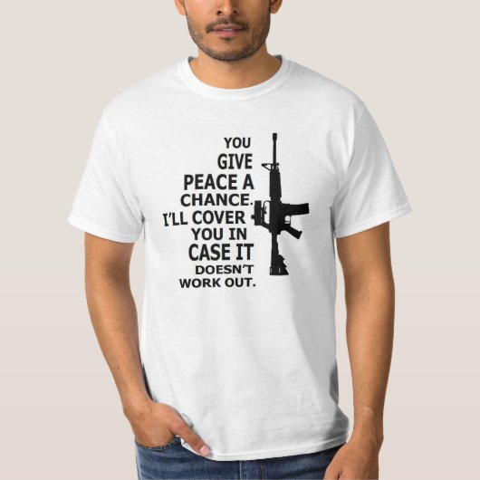 AR15, M16, 2. Änderung-GEBEN FRIEDEN EINE T-Shirt (Vorderseite)