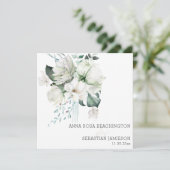 *~* AR15 - White Floral Bouquets QR UAWG Wedding Einladung (Stehend Vorderseite)