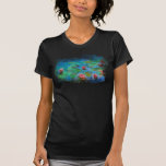 ** AR23 Monet Lily Pads Pond Angel Cherub T - Shir T-Shirt<br><div class="desc">SCHWARZE FRAUEN KURZE SLEEVE Classic Monet und Wasserliliensee. Die Monet Lilies / Lotus sind türkis rosa. Wenn Sie genau hinschauen, gibt es einen Rahmen oben mit Engeln aus dem Kirschhund. Energetisch Enhanced Elegant Feminine Romantic Ephemera Bloral Malerei Künstlerische Einzigartige Kreative Moderne und Romantische Vintage Design. (SEARCH AR23 für ähnliche Entwürfe)...</div>