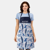 Ara Parrot Blau Pink tropisches Leaf Muster Name Schürze (Getragen)