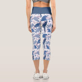 Ara Parrot Blau Zeichnend tropisches Verlass Muste Capri Leggings (Rückseite)