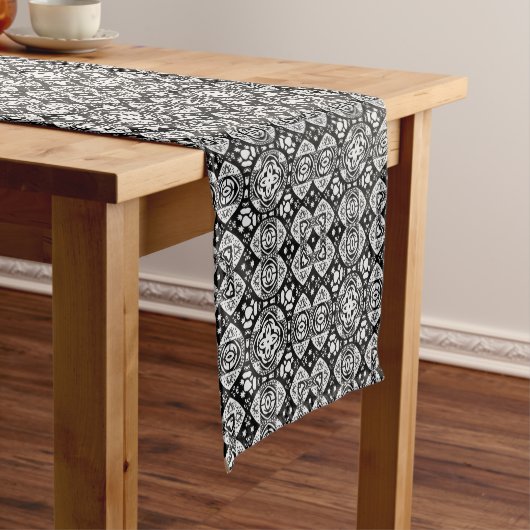 Arabesque Mosaik Fliesenmuster Schwarz-Weiß Kurzer Tischläufer (Beispiel)