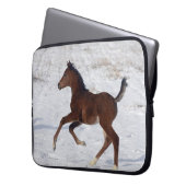 Arabisches Fohlen im Schnee Laptopschutzhülle (Vorderseite Links)
