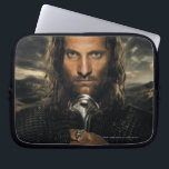 Aragorn Sword Down Laptopschutzhülle<br><div class="desc">Herr der Ringe: Die zwei Türme. Aragorn: Wenn ich dich durch mein Leben oder Tod beschützen kann,  werde ich es tun. Du hast mein Schwert...  Fahren Sie hart,  schauen Sie nicht zurück.</div>