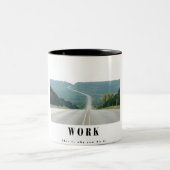 Arbeit - deshalb tun Sie sie Zweifarbige Tasse (Mittel)