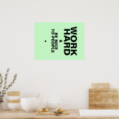 Arbeit hart & sei nett zu Menschen Poster: Grün Poster (Küche)