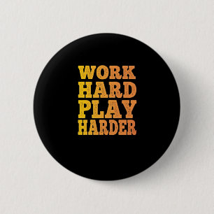 Arbeit hart spielen - Tag der Arbeit - Niedliches  Button