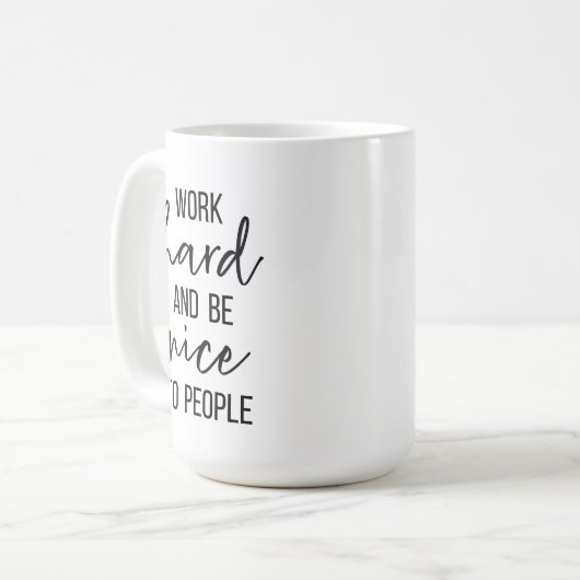 Arbeit hart und sei nett zu den Menschen Tasse (Vorderseite Links)