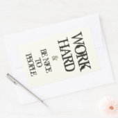 Arbeit hart und seien Sie nett Menschen motivieren Rechteckiger Aufkleber (Umschlag)