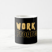 Arbeit in Arbeit – Lustige Motivation  Kaffeetasse (Mittel)
