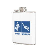 Arbeit ist wichtig, das Tauchen ist wichtig Flachmann (Links)