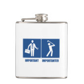 Arbeit ist wichtig, Golf ist wichtig Flachmann (Vorderseite)