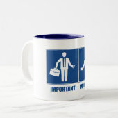 Arbeit ist wichtig, Hockey ist wichtig Zweifarbige Tasse (Vorderseite Links)