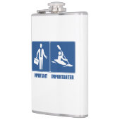 Arbeit ist wichtig, Kajak ist wichtig Flachmann (Links)