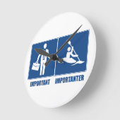 Arbeit ist wichtig, Kajak ist wichtig Runde Wanduhr (Winkel)