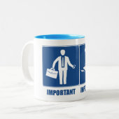 Arbeit ist wichtig, Kajak ist wichtig Zweifarbige Tasse (Vorderseite Links)