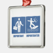 Arbeit ist wichtig, Kitesurfen ist wichtig Ornament Aus Metall (Links)