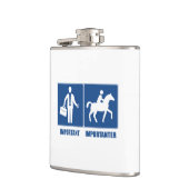 Arbeit ist wichtig, Pferdereiten ist wichtig Flachmann (Links)