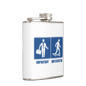 Arbeit ist wichtig Schneeschuhwandern ist wichtige Flachmann (Rechts)