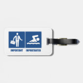 Arbeit ist wichtig, Schwimmen ist wichtig Gepäckanhänger (Rückseite horizontal)