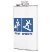 Arbeit ist wichtig, Snowboarden ist wichtig Flachmann (Links)