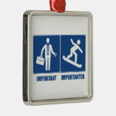 Arbeit ist wichtig, Snowboarden ist wichtig Silbernes Ornament (Rechts)