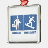 Arbeit ist wichtig, Snowboarden ist wichtig Silbernes Ornament (Links)