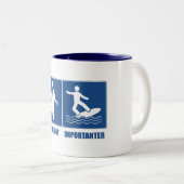 Arbeit ist wichtig, Wassersurfen ist wichtiger Zweifarbige Tasse (VorderseiteRechts)