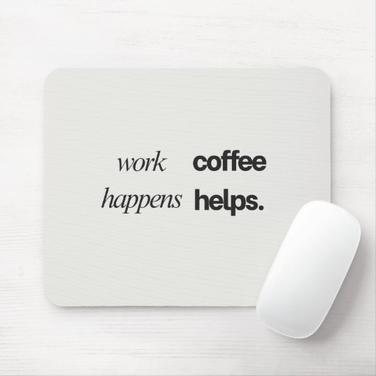 'Arbeit passiert. Kaffee hilft.' Lustiges Geschenk Mousepad (Mit Mouse)