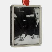 Arbeit Sirs Edward Elgar über eine Silbernes Ornament (Rechts)