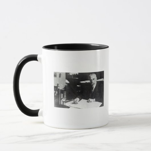 Arbeit Sirs Edward Elgar über eine Tasse (Links)