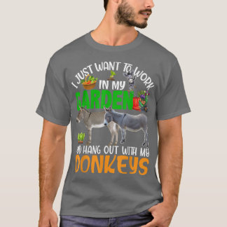 Arbeit und Hang mit den Eseln Gartenarbeit für den T-Shirt