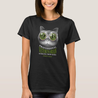 Arbeit von Zuhause Veterinary Vet Tech Cat Veteran T-Shirt